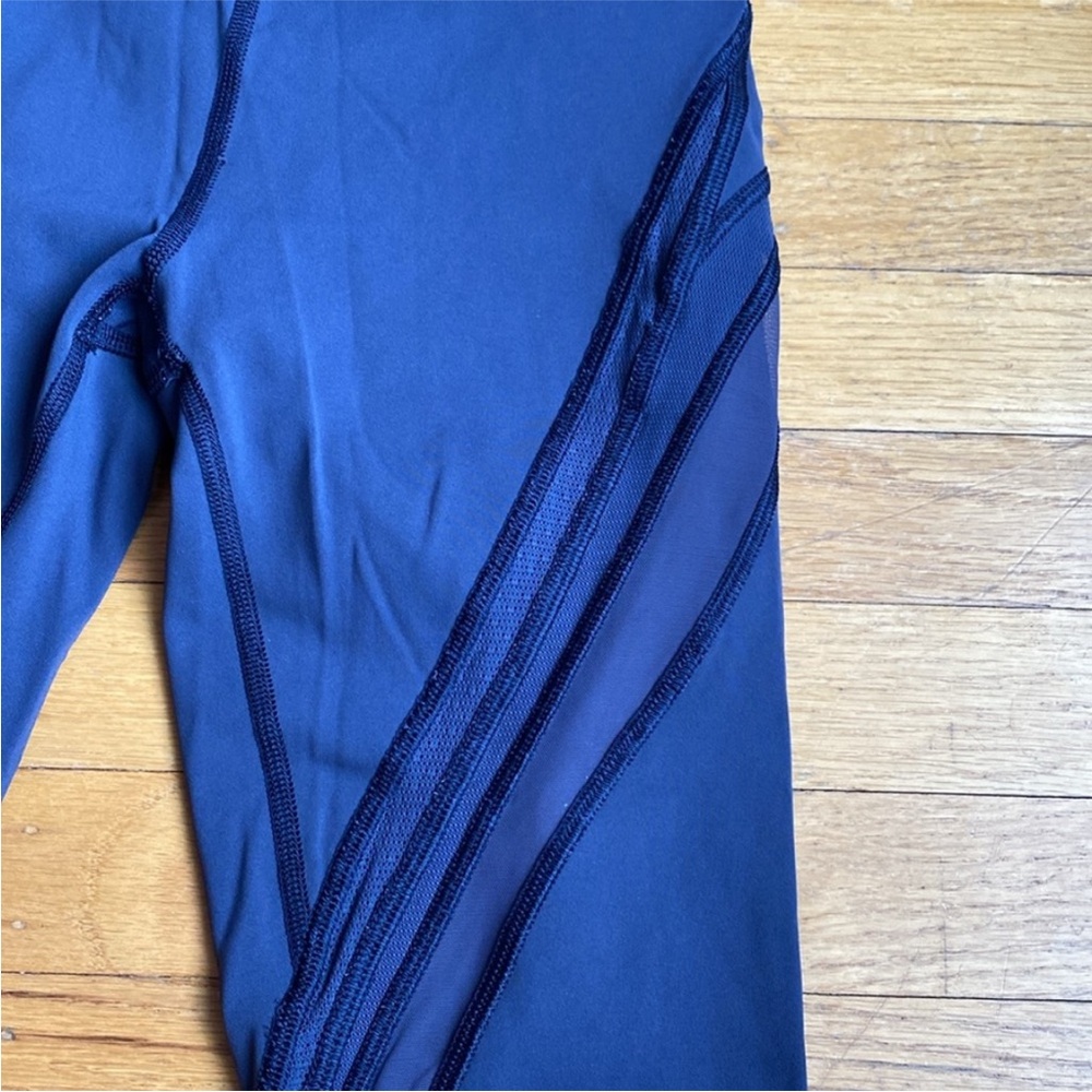 Women's Lululemon cropped leggings. Size 4.